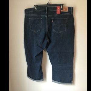Levi's Jeans - NWT Levi’s Shaping Capri 236450011 - Size 22W Levi's Jeans - NWT Levi’s Shaping Capri 236450011 - Size 22W